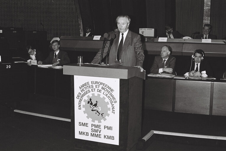 Fotografie 13: Closing session of the European Year of SMEs & the Craft Industry, in Strasbourg, 8 and 9 December 1983