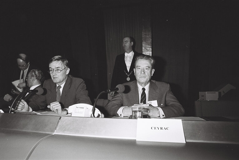 Fotografie 9: Closing session of the European Year of SMEs & the Craft Industry, in Strasbourg, 8 and 9 December 1983