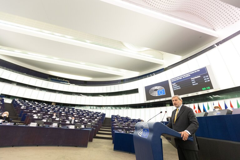 Fotogrāfija 44: EP Plenary session - General budget of the European Union for the financial year 2022 - all sections