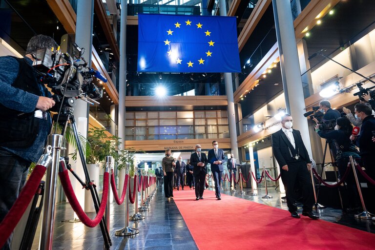 Foto 6: Arrival of Mateusz MORAWIECKI , Polish Prime Minister