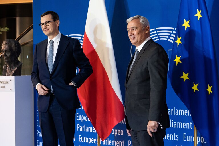 Foto 10: Arrival of Mateusz MORAWIECKI , Polish Prime Minister