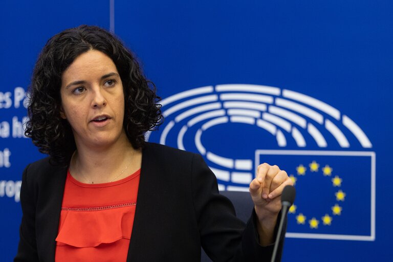 Press briefing the Left