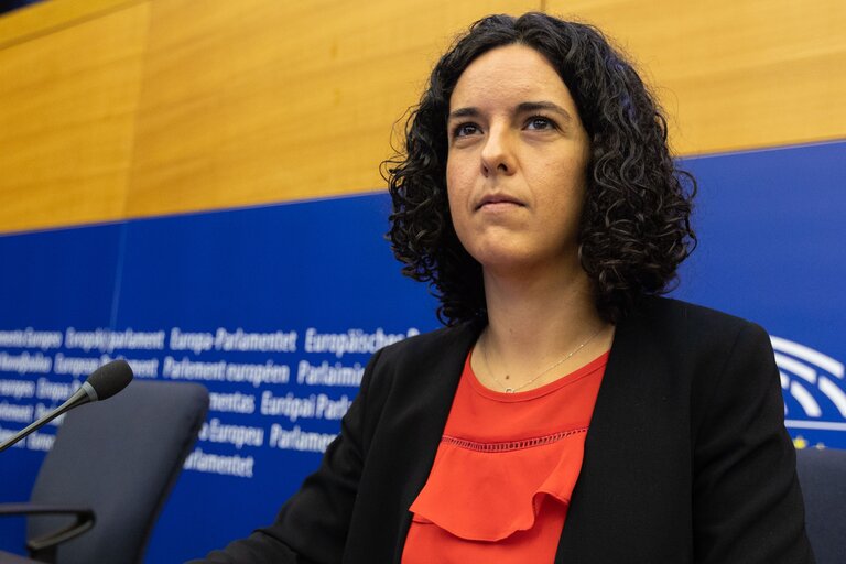 Press briefing the Left