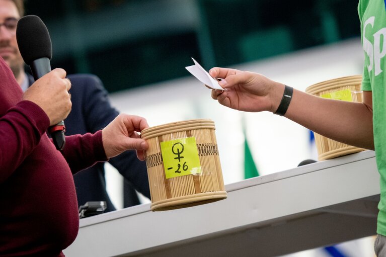 Fotó 30: Conference on the Future of Europe (CoFoE) - Citizens' panel 1 - Plenary session