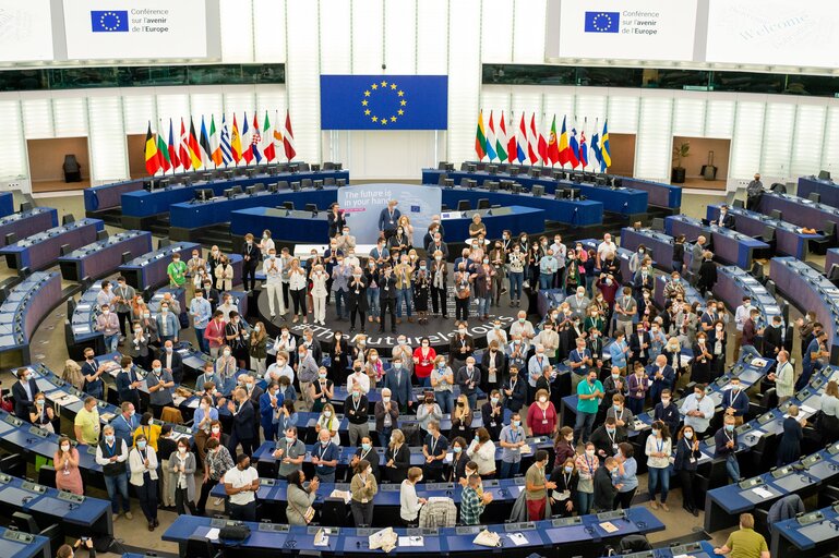 Fotó 5: Conference on the Future of Europe (CoFoE) - Citizens' panel 1 - Plenary session