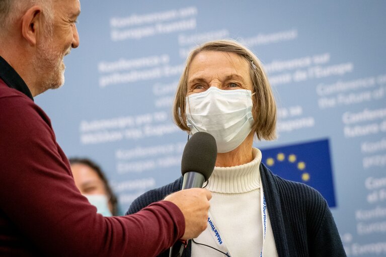 Fotó 32: Conference on the Future of Europe (CoFoE) - Citizens' panel 1 - Plenary session