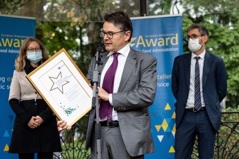 Photo 3 : European Ombudsman Award for Good Administration - Prizes handover ceremony