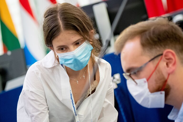 Fotó 13: Conference on the Future of Europe (CoFoE) - Citizens' panel 1 - Plenary session