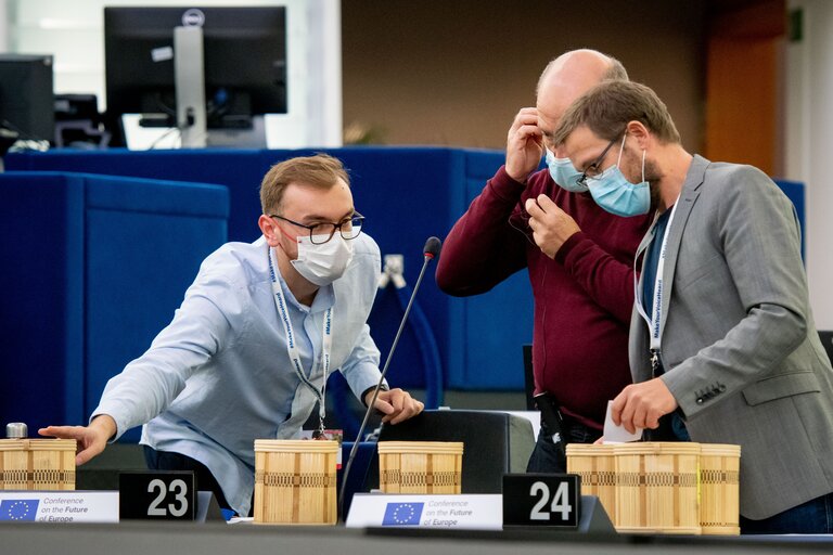 Fotó 36: Conference on the Future of Europe (CoFoE) - Citizens' panel 1 - Plenary session