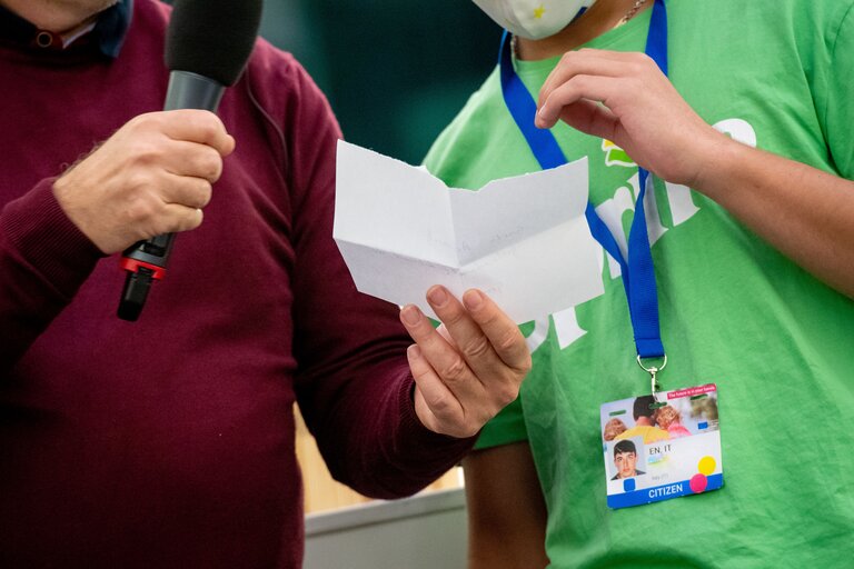 Fotó 29: Conference on the Future of Europe (CoFoE) - Citizens' panel 1 - Plenary session