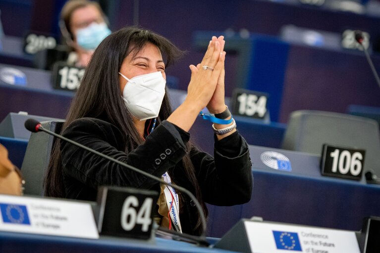 Fotó 22: Conference on the Future of Europe (CoFoE) - Citizens' panel 1 - Plenary session