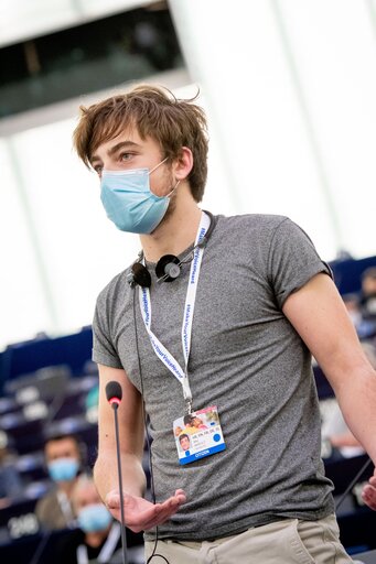 Fotó 38: Conference on the Future of Europe (CoFoE) - Citizens' panel 1 - Plenary session