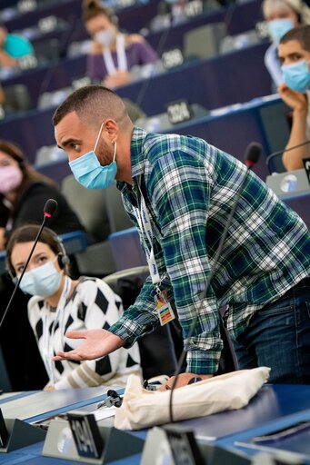 Fotó 41: Conference on the Future of Europe (CoFoE) - Citizens' panel 1 - Plenary session