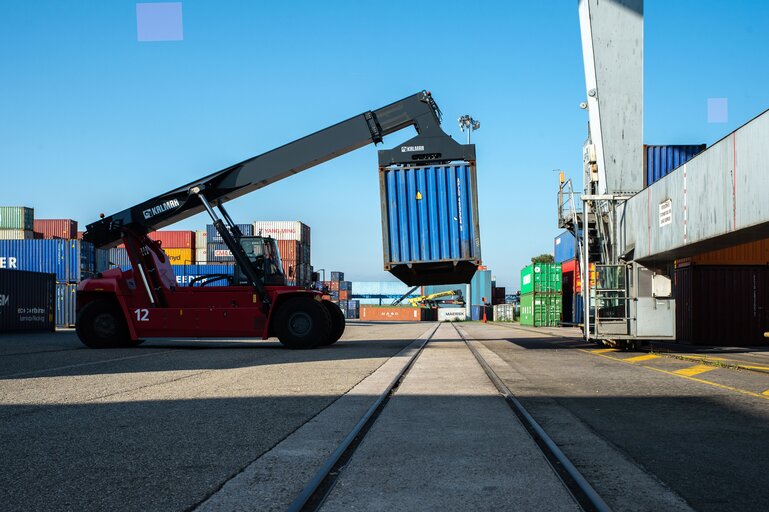 Suriet 16: Freight transport at the Port of Strasbourg (Port Autonome de Strasbourg)