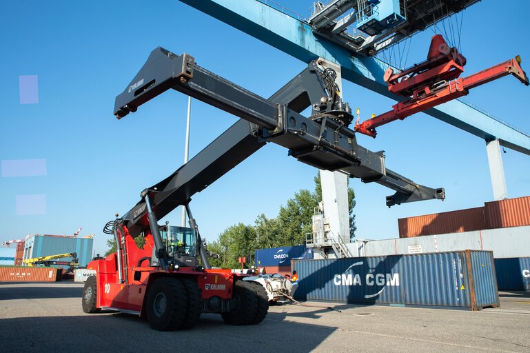 Suriet 17: Freight transport at the Port of Strasbourg (Port Autonome de Strasbourg)