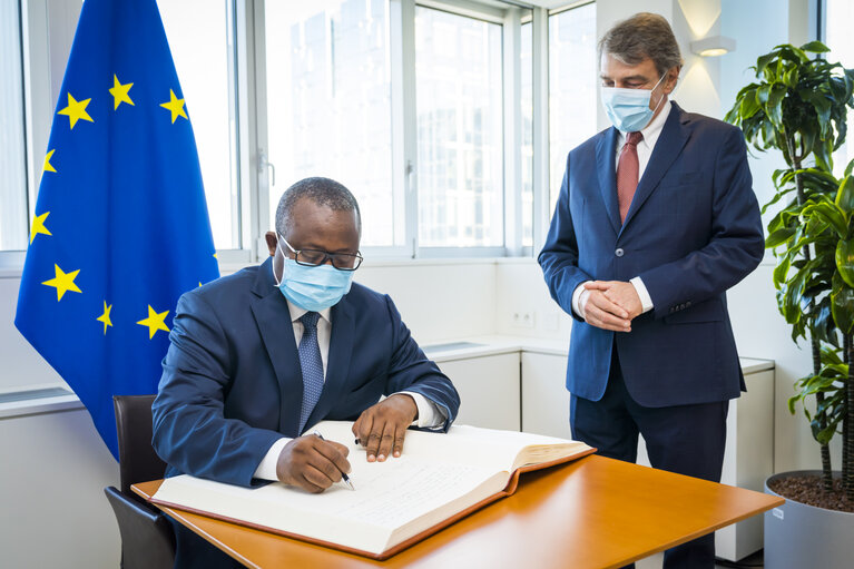 Fotografia 6: David SASSOLI, EP President meets with Umaro SISSOCO EMBALO, President of Guinea-Bissau