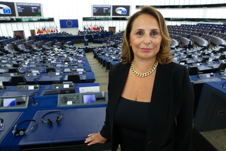 Foto 17: Luisa REGIMENTI in the EP in Strasbourg