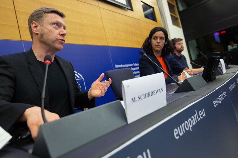 Briefing The Left Group