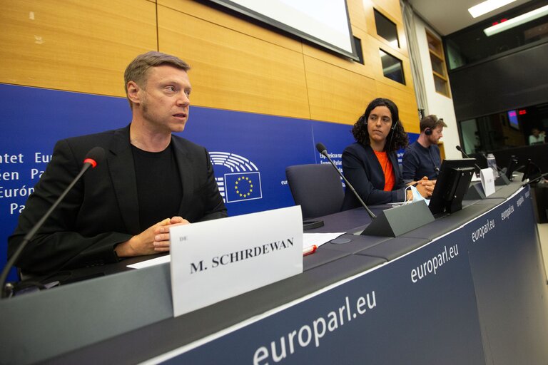 Briefing The Left Group