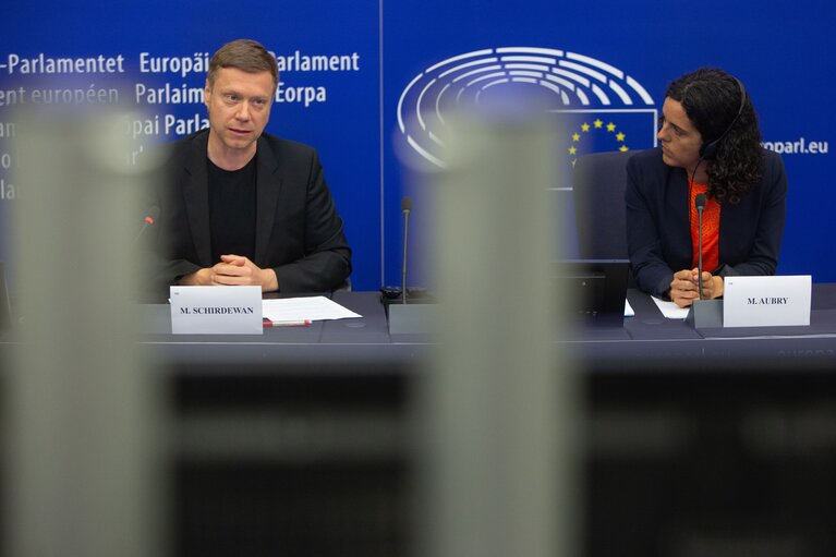 Briefing The Left Group
