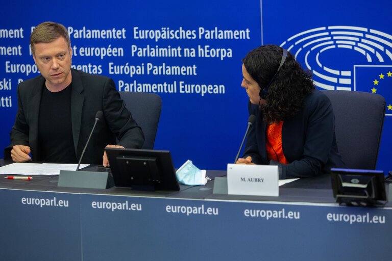 Briefing The Left Group
