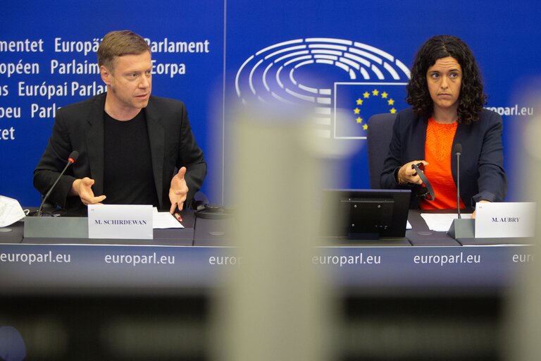 Briefing The Left Group