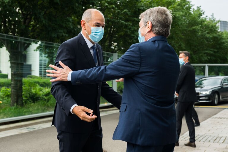 Zdjęcie 4: David SASSOLI, EP President welcomes Janez JANSA, Slovenian Prime Minister