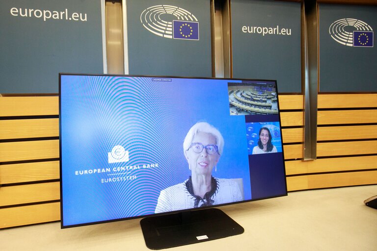 Снимка 11: ECON committee - Monetary Dialogue with Christine LAGARDE, President of the European Central Bank