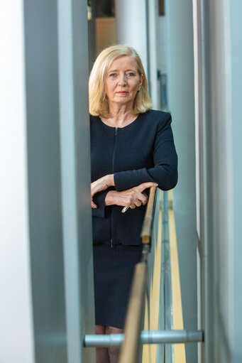 Valokuva 2: Portrait of Emily O'REILLY the European Ombudsman