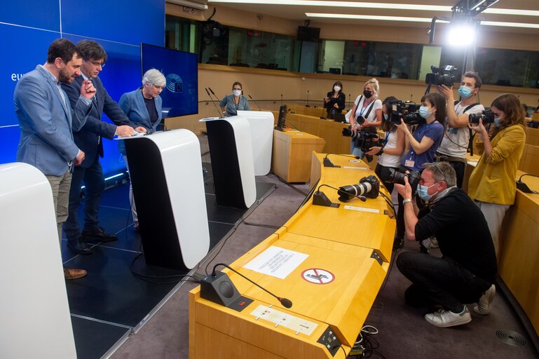 Fotografija 23: EGCJ provisional ruling on the immunity of Carles PUIGDEMONT, Toni COMIN and Clara PONSATI