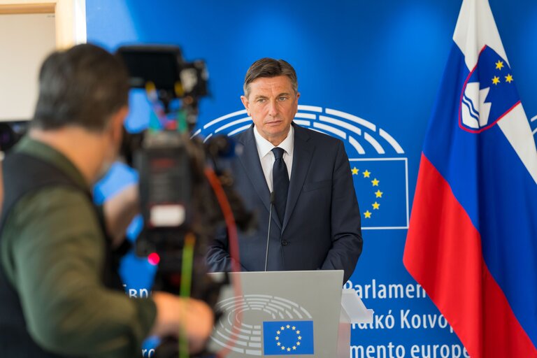 Снимка 9: David SASSOLI, EP President meets with Borut PAHOR, Slovenian President.- Joint Press statement