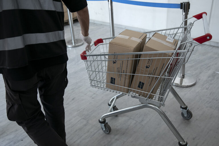 Fotografia 11: Food distribution in Athens .