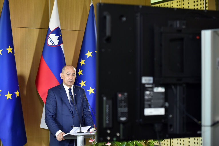 Fotografija 5: Meeting with the Slovenian Presidency - Press conference between David SASSOLI, EP President and Janez JANSA, Slovenian Prime Minister