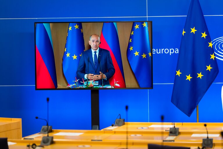 Foto 8: Press conference between David SASSOLI, EP President and Janez JANSA, Slovenian Prime Minister