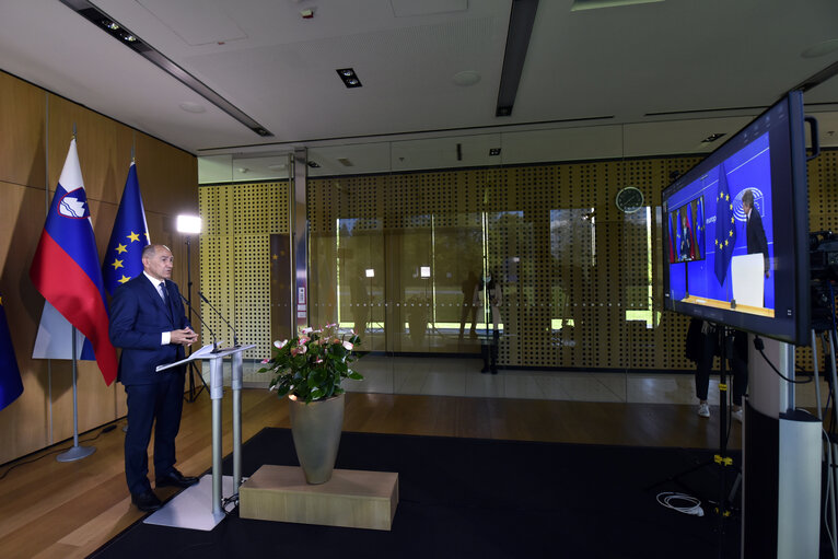 Fotografija 1: Meeting with the Slovenian Presidency - Press conference between David SASSOLI, EP President and Janez JANSA, Slovenian Prime Minister