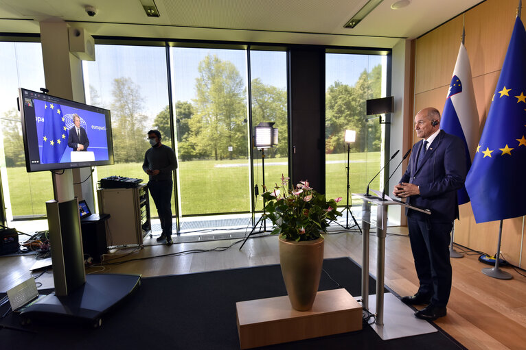 Fotografija 3: Meeting with the Slovenian Presidency - Press conference between David SASSOLI, EP President and Janez JANSA, Slovenian Prime Minister