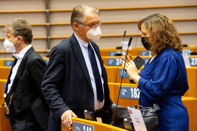 Fotografie 25: EP Plenary session - Meeting the Global Covid 19 challenge: effects of waiver of the WTO TRIPS agreement on Covid-19 vaccines, treatment, equipment and manufacturing capacity in developing countries