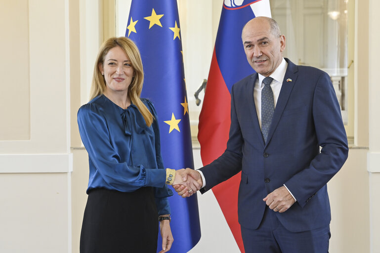 Снимка 5: Official Visit of Roberta METSOLA, EP President to Slovenia - Meeting with Janez JANSA, Slovenian Prime Minister