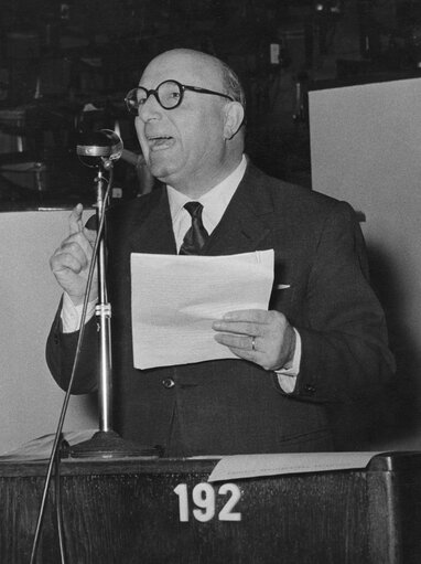 Foto 2: Mario SCELBA during a European Parliamentary Assembly session in Strasbourg, France, January 15, 1960.