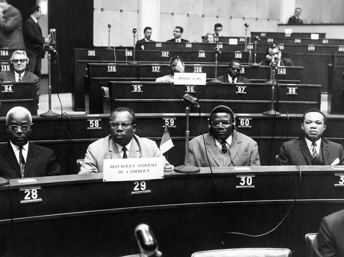 Foto 18: Jean NGO'O MEBE, Marcel MARIGOH MBOUA, Peter NSAKWA NGI and Joseph Charles DOUMBA during a meeting of the permanent joint committee of the parliamentary conference of the Association between the European Economic Community and the African and Malagasy States associated (EEC-AASM, Association entre la Communauté Economique Européenne et les États Africains et Malgache associés, CEE-EAMA in French) in Strasbourg, France, May 14-16, 1962.