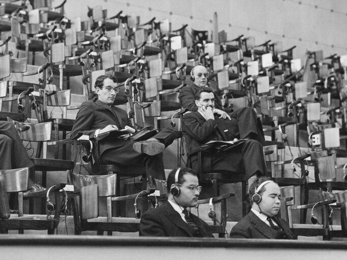 Suriet 8: General view of the Hemicycle during a session in Strasbourg, France, January 15, 1960.