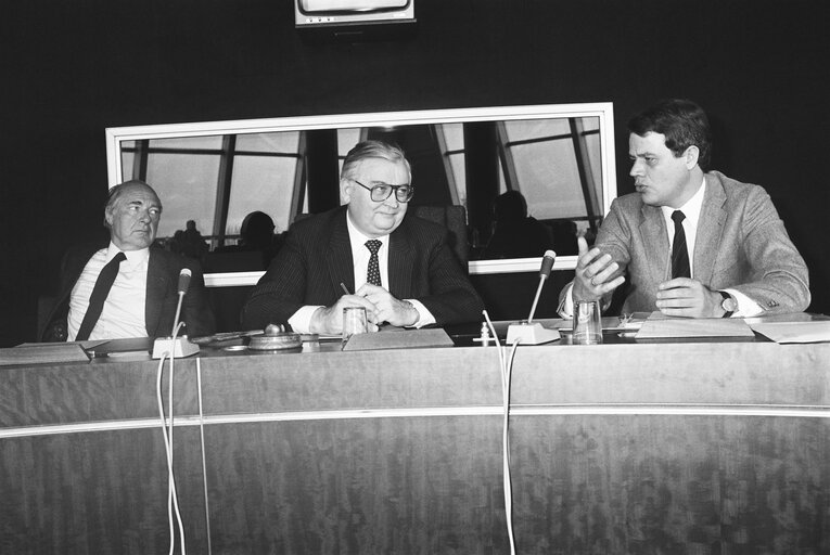 Egon Alfed KLEPSCH chairs a EPP group meeting in Strasbourg, France, April 21, 1982.