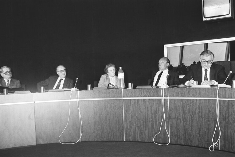 Egon Alfed KLEPSCH chairs a EPP group meeting in Strasbourg, France, April 21, 1982.