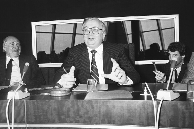 Egon Alfed KLEPSCH chairs a EPP group meeting in Strasbourg, France, April 21, 1982.