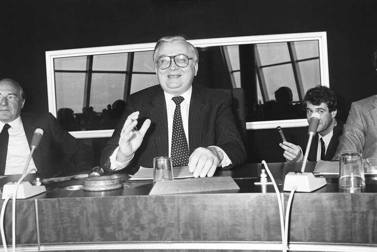 Egon Alfed KLEPSCH chairs a EPP group meeting in Strasbourg, France, April 21, 1982.