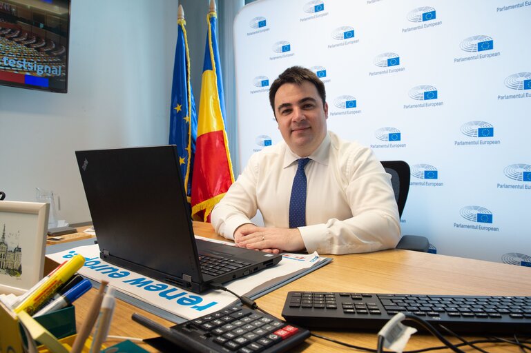 Valokuva 2: Vlad-Marius BOTOS in the EP in Brussels