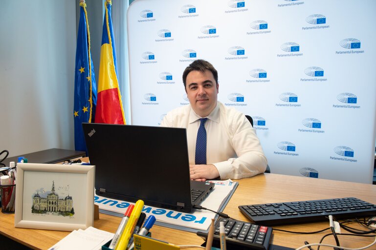 Valokuva 3: Vlad-Marius BOTOS in the EP in Brussels