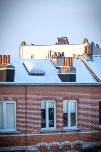 Φωτογραφία 7: Winter season - EP Headquarters from a distance. Brussels under the snow