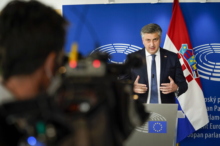 Foto 10: David SASSOLI, EP President meets with Andrej PLENKOVIC, Croatian Prime Minister- Joint statement