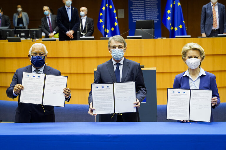 Fotografija 5: EP Plenary session - Ceremonie of the signature of the Joint declaration for the Conference of the Future of Europe